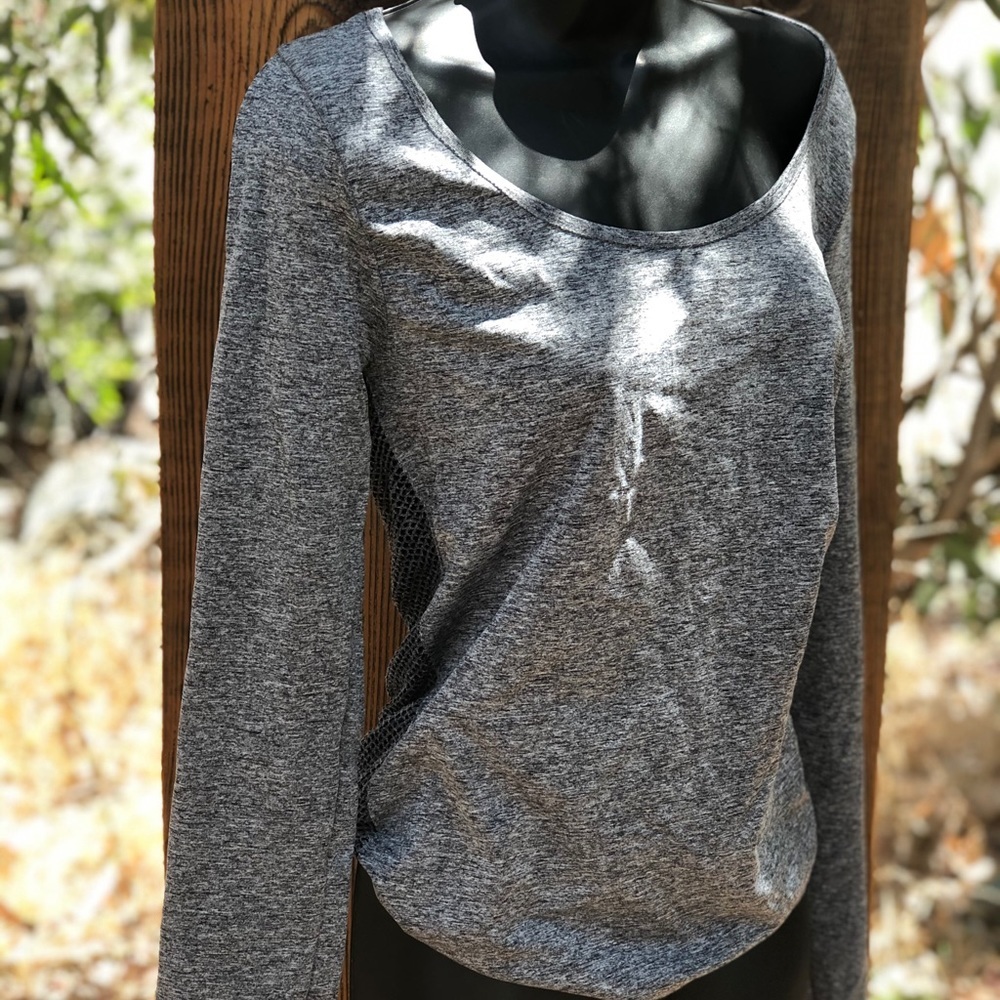 Super sweat wicking breathable workout shirt - Picture 2 of 5